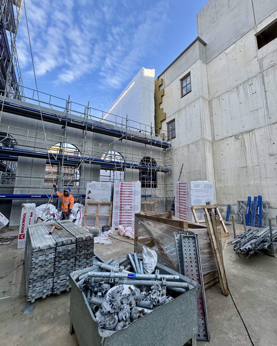 ParcAsterix's tweet photo. #ParcAstérix #Coulisses │ En direct du chantier de notre futur quatrième hôtel 4* L’Odyssée 👷 Résultat final en 2027 👀 https://t.co/0b0ilYQQII