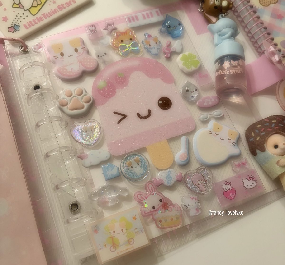 fancy_lovelyxx's tweet photo. シール帳4冊目🍀
かわいい大切なシールあつめた ⸝꙳.⋆^›⩊‹^ https://t.co/KBLkMSa4Cx