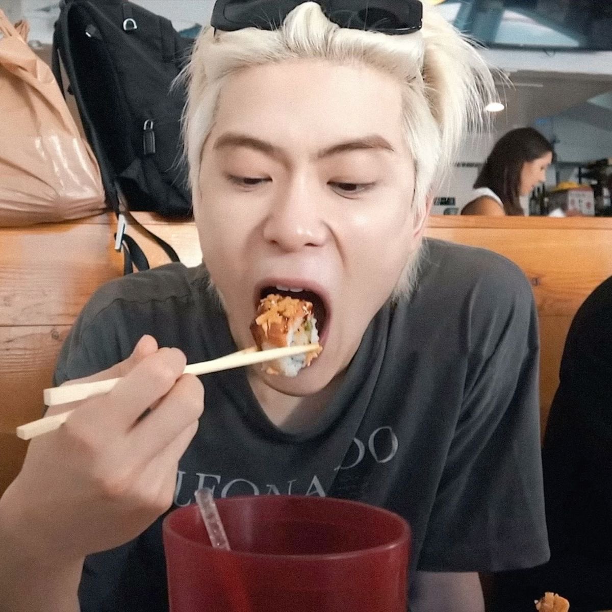 jamsnx's tweet image. ใครว่าฉันกินเหมือนเครื่องดูดฝุ่น ฉันจะกินแกเข้าไปด้วย พวกพุ้ชาย!!!!