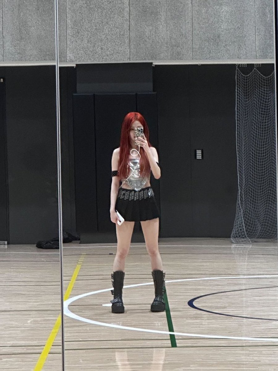 yunjinrs's tweet image. GETTING READY                  TO MAKE HISTORY