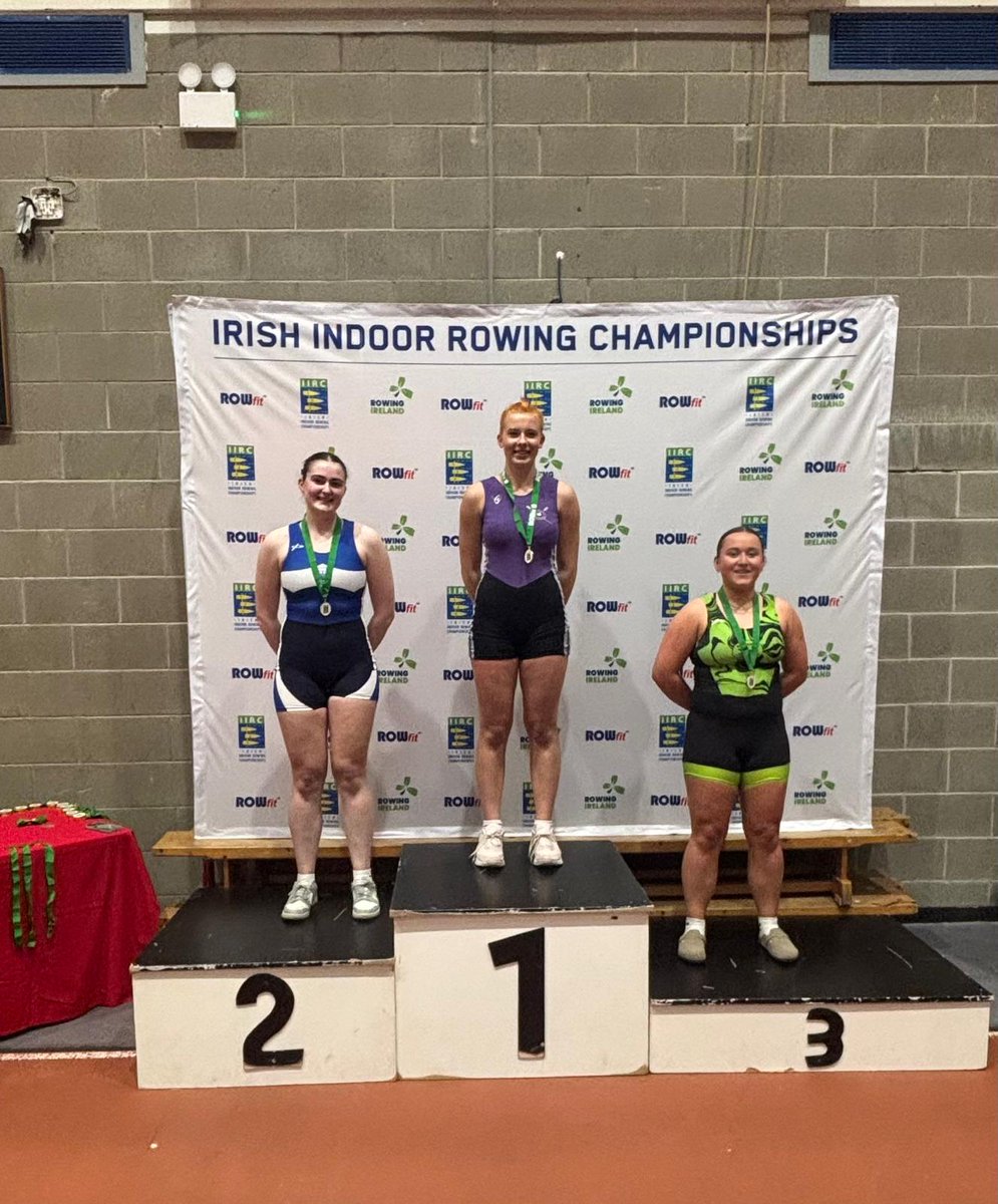 Laurel Hill Coláiste tweet media