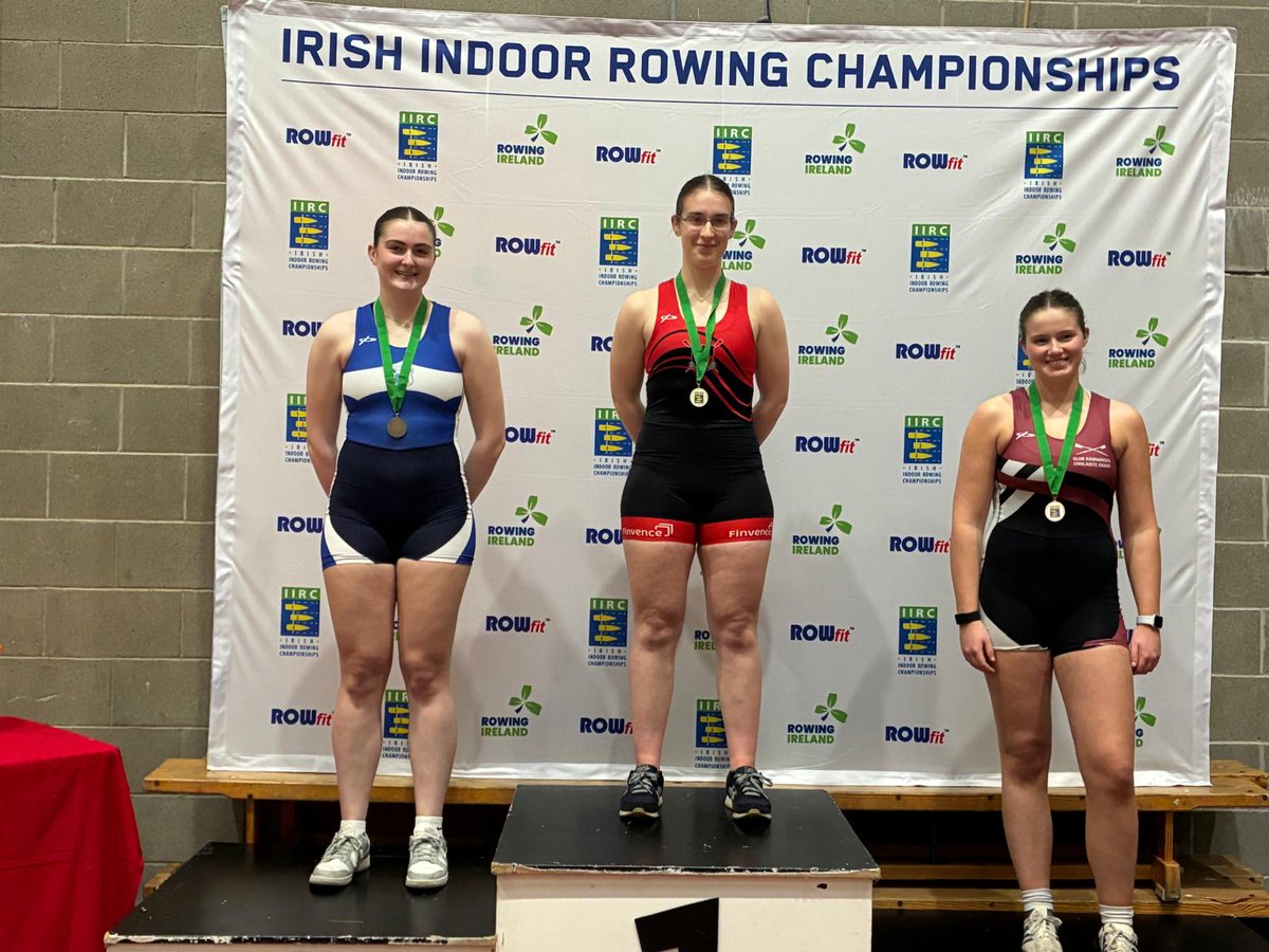 Laurel Hill Coláiste tweet media