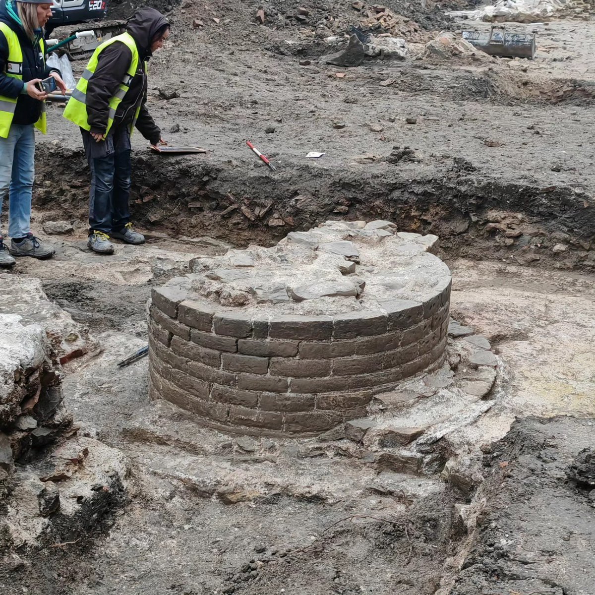 HALLAZGO HISTÓRICO EN ITALIA: CONFIRMAN EL DESCUBRIMIENTO DE LA MÍTICA BASÍLICA DE VITRUVIO

Arqueólogos italianos confirmaron en la ciudad de Fano el hallazgo de la legendaria Basílica de Vitruvio, construida hace unos 2.000 años y buscada durante siglos. Las dimensiones exactas