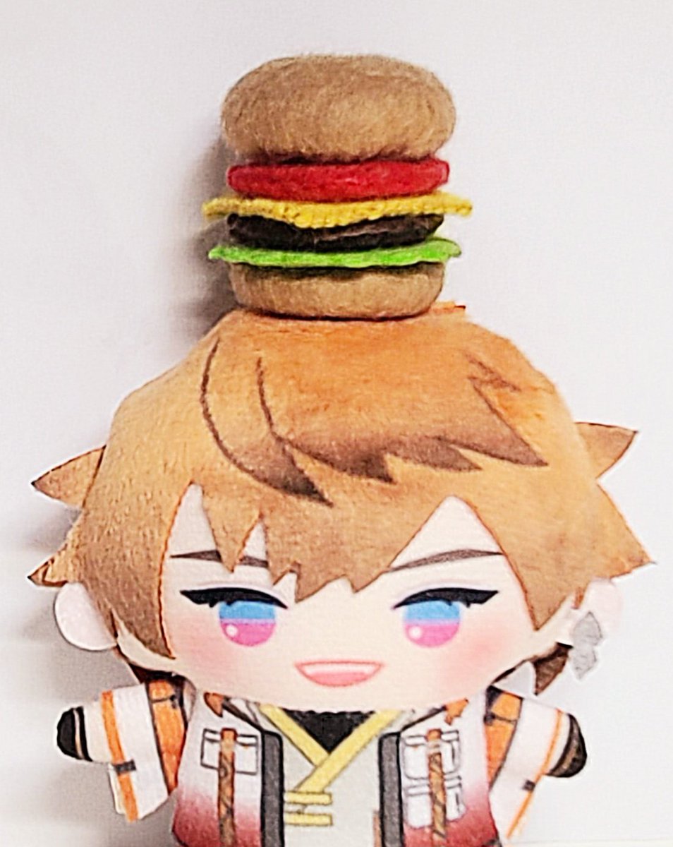 フェルトの🍔ではしゃぐぱぺの図

#にじさんじ手芸部
#3SKMぱぺが見られるタグ