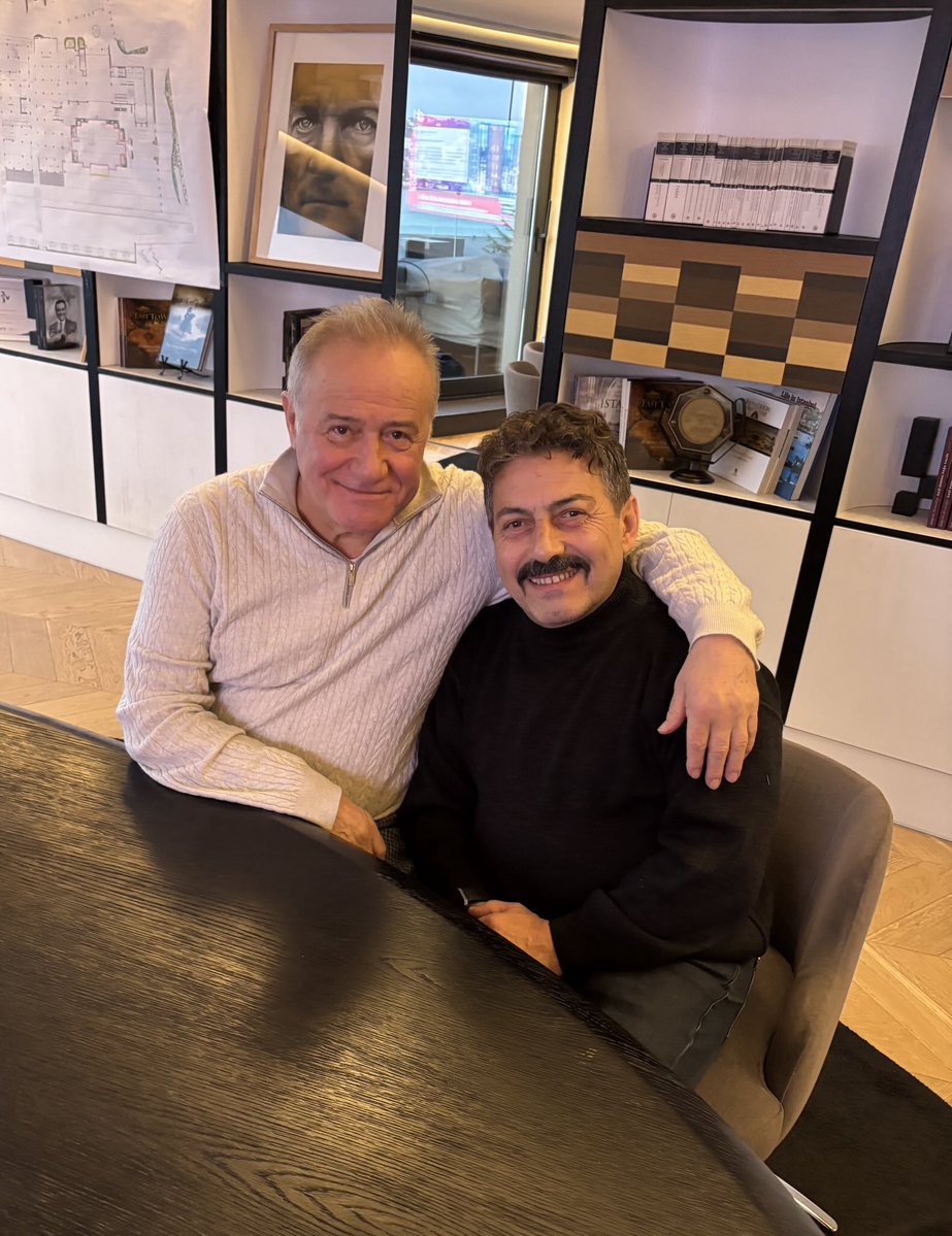 Sevgili Öğrencim ve Hemşehrim Kestane Köyü,Köseli mahallesinden Murat Öztürk ziyaretime geldi.Çok duygulandım.Büyük bir sanayici olduğunu oğrenmiş olmak beni gururlandırdı.