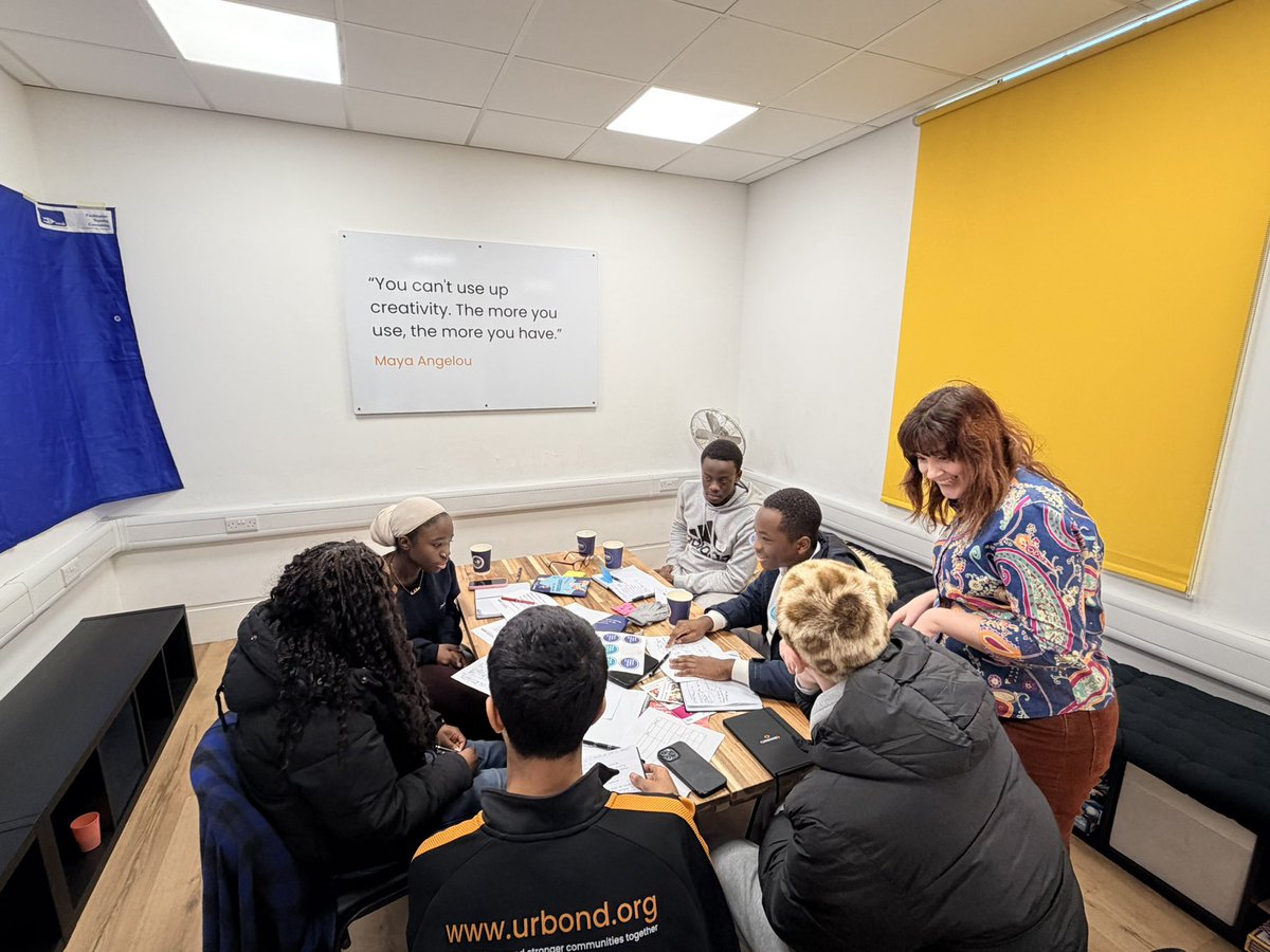 UrbondYDP's tweet photo. On Sat 17 Jan, our Youth Ambassadors took part in Community Research Champion training with Kirsty Rogers from NIHR

They’re now preparing for their final presentation on 17 Feb before officially becoming Community Research Champions! https://t.co/xtFZ9saF10