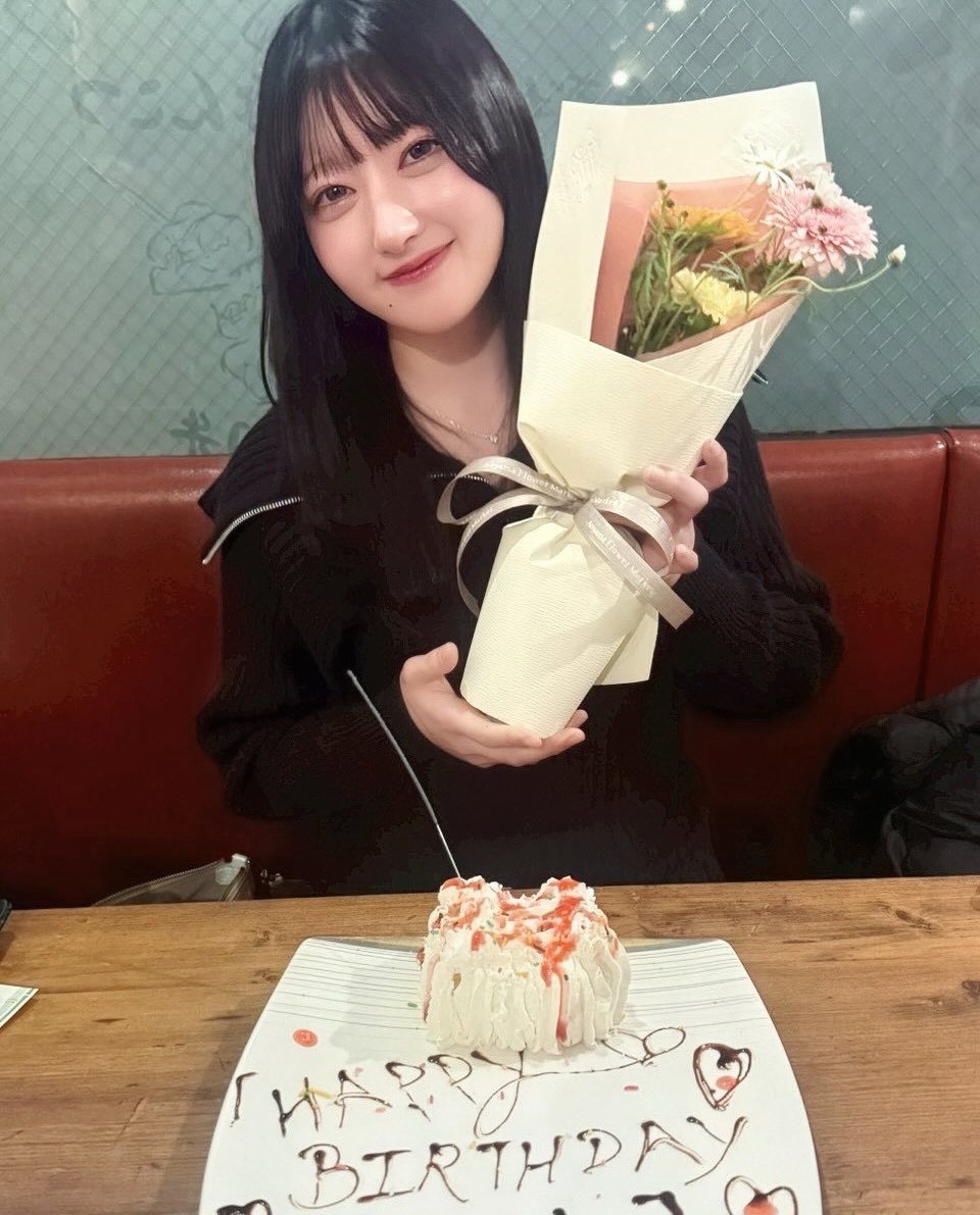 しれっとお誕生日🎂
安い居酒屋で祝われたので史上最高に雑なプレートもらった