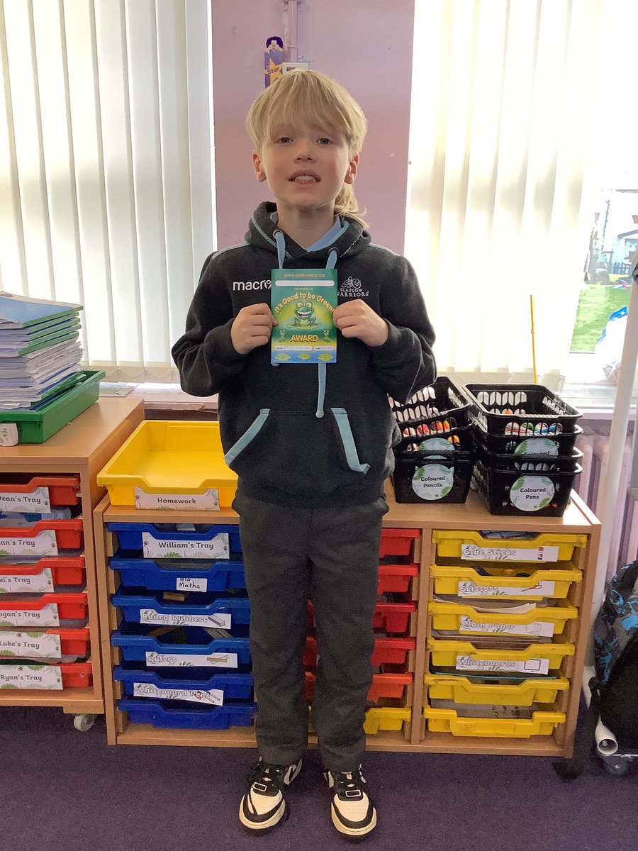 MrsCowanP4_5's tweet photo. This amazing P4/5 is definitely โgood to be greenโ, as he works hard, plays wonderfully with friends and shows kindness to others โญ๏ธ Well done to our Star Pupil โญ๏ธ@TownheadPS #ResponsibleCitizen #SuccessfulLearner ๐ฅ https://t.co/gbmoPqtBzk