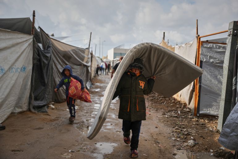 Y_User4tweet0's tweet photo. "The storm passes, but the suffering remains.
Winter without a roof… a life suspended between mud and cold."
#Gaza #Palestine #GazaUnderAttack #StandWithGaza #HumanRights #ChildrenOfGaza #WinterInGaza #StopTheWar #Refugees #SaveGaza 🇵🇸🇵🇸🇵🇸 https://t.co/nIVF1xExlR