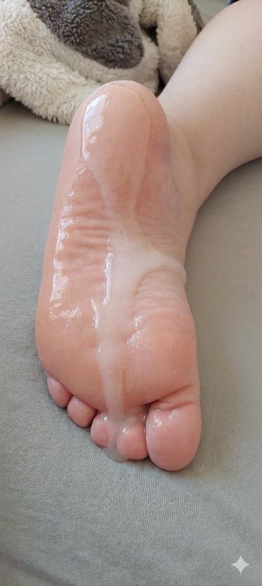 FH1pp3r30129's tweet photo. Even the AI knows what to do on her soles... #footfetish #podolatria #soles #feet #cum https://t.co/HB4YR06rP6
