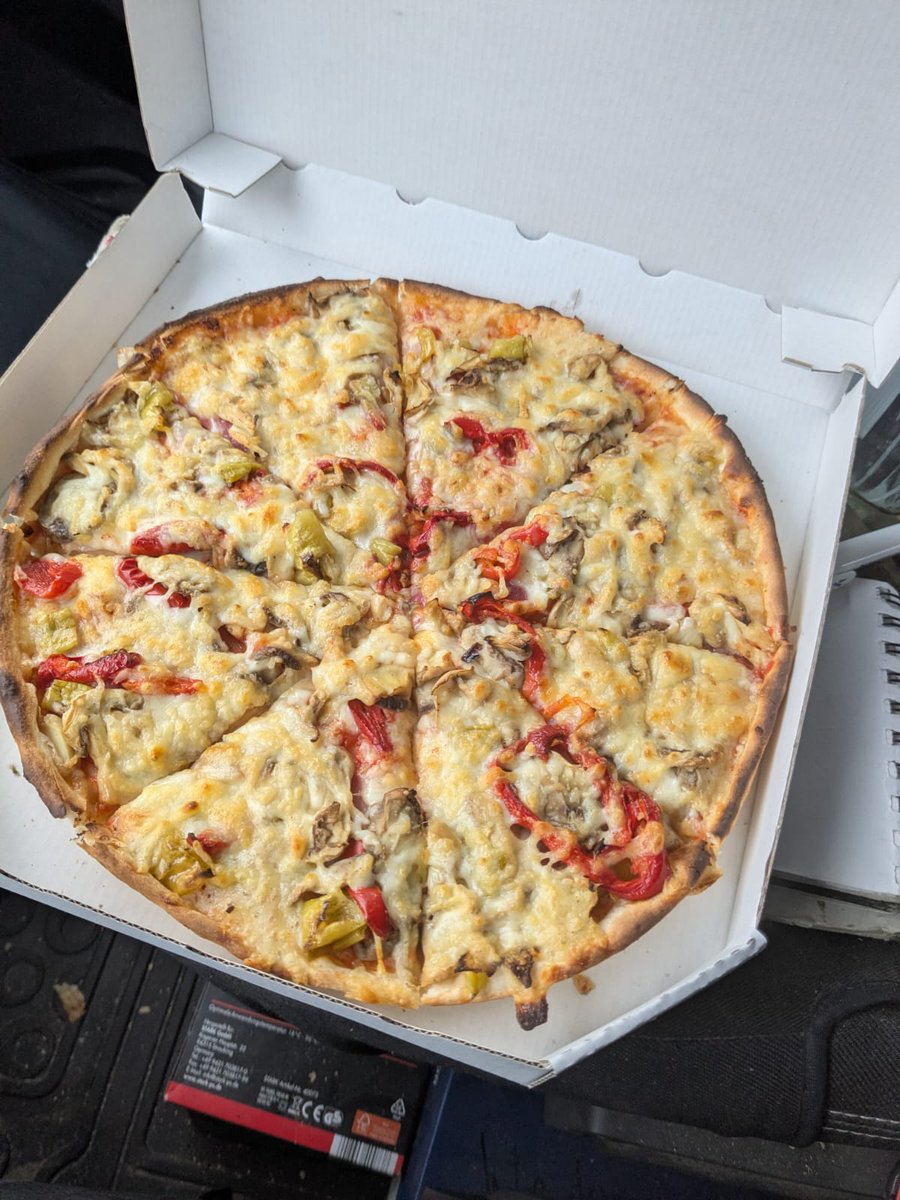 Am Samstag hatte ich einen Kundentermin in Nürnberg/Gartenstadt. Da nutzte ich doch gleich die Chance und holte mir eine Pizza bei der besten Pizzeria Americana.
#liebingholzarbeiten