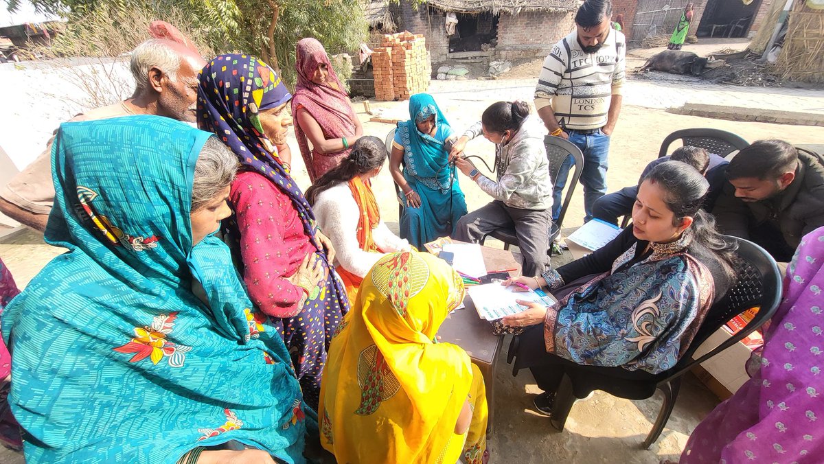 SFSawadh's tweet photo. #SFS_Awadh

 सेवार्थ विद्यार्थी लखीमपुर के फुलबेहड़ इकाई में आरोग्य मिलन स्वास्थ्य शिविर का आयोजन किया गया।
जिसमे प्रवासी के नाते अभाविप प्रान्त नेपाली कार्य सह संयोजक सौम्य शुक्ला जी उपस्थित रहें।

#नर_सेवा _नारायण_सेवा https://t.co/Jro383JiDz