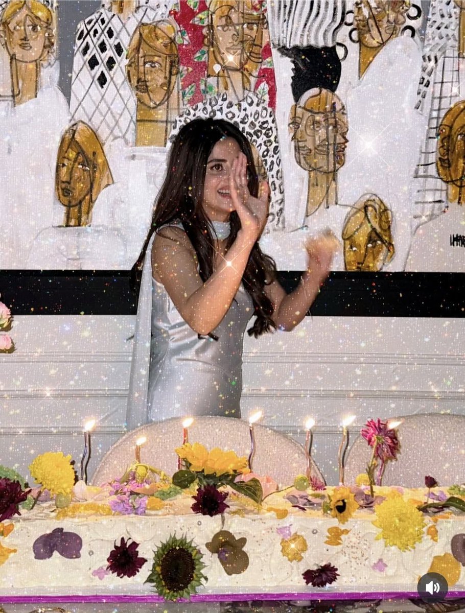 cozy_winter_sun's tweet image. I won't be surprised if this turns out to be Saboor's outfit!😂🩷