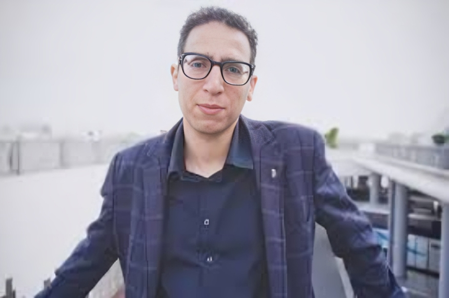 Is Moroccan literature really marginal — or radically plural? In this essay, Mohamed Khalfouf explores canon formation, multilingualism and literary renewal beyond the centre.
 #MoroccanLiterature #Morocco
literatur.review/en/essay/prese…