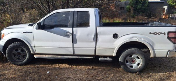 Elementos de la Fuerza de Reacción Inmediata Zacatecas (FRIZ) aseguraron un vehículo con reporte de robo vigente, el cual fue localizado abandonado durante recorridos de seguridad y vigilancia en la comunidad de El Gato, municipio de Villanueva.n9.cl/qjwi6