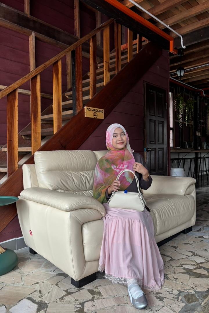 hyyoolle's tweet photo. Bismillahirahmanirrahim 

Assalamualaikum and Hi @TwtJodohMY

Sharing on behalf of my friend😇 Hoping this will reach the right person soon 🫶🏻  yang betul betul nak serious sahaja🙆🏻‍♀️

Interested, feel free to slide into her dm okay 😊 https://t.co/jSZKGEQOs2