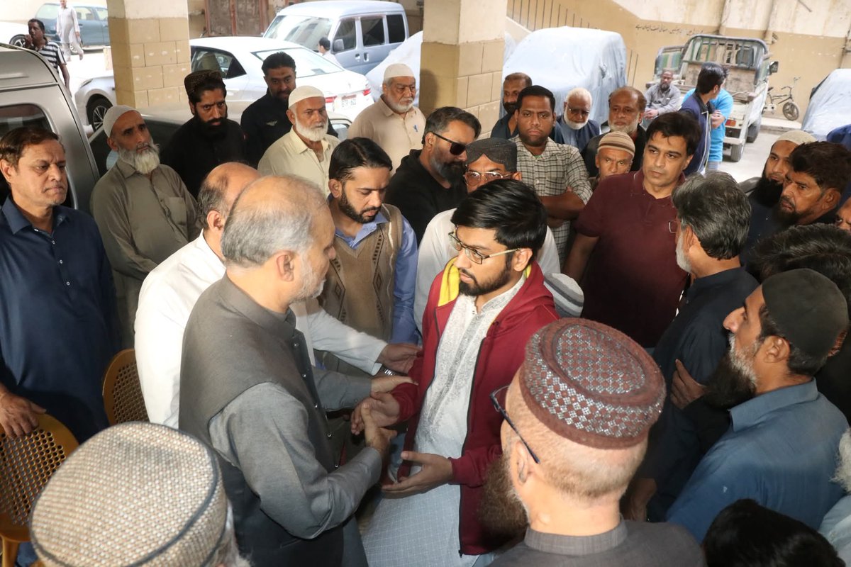 _AamirJIP's tweet photo. امیرجماعت اسلامی پاکستان حافظ نعیم الرحمن سانحہ گل پلازہ میں جاں بحق ہونے والے تاجر ایسوسی ایشن گل پلازہ کے خزانچی و روبی اپارٹمنٹ مدینہ کالونی جمشید روڈ ویلفیئر سوسائٹی کےصدر محمد علی کے اہل خانہ سے فاطمہ جناح کالونی میں ملاقات،گہرے دکھ اور افسوس کا اظہار
#مراد_علی_شاہ_استعفی_دو https://t.co/TS4W4dBtRu