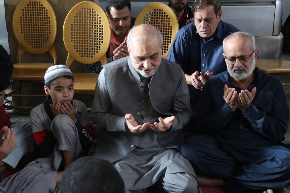 _AamirJIP's tweet photo. امیرجماعت اسلامی پاکستان حافظ نعیم الرحمن سانحہ گل پلازہ میں جاں بحق ہونے والے تاجر ایسوسی ایشن گل پلازہ کے خزانچی و روبی اپارٹمنٹ مدینہ کالونی جمشید روڈ ویلفیئر سوسائٹی کےصدر محمد علی کے اہل خانہ سے فاطمہ جناح کالونی میں ملاقات،گہرے دکھ اور افسوس کا اظہار
#مراد_علی_شاہ_استعفی_دو https://t.co/TS4W4dBtRu