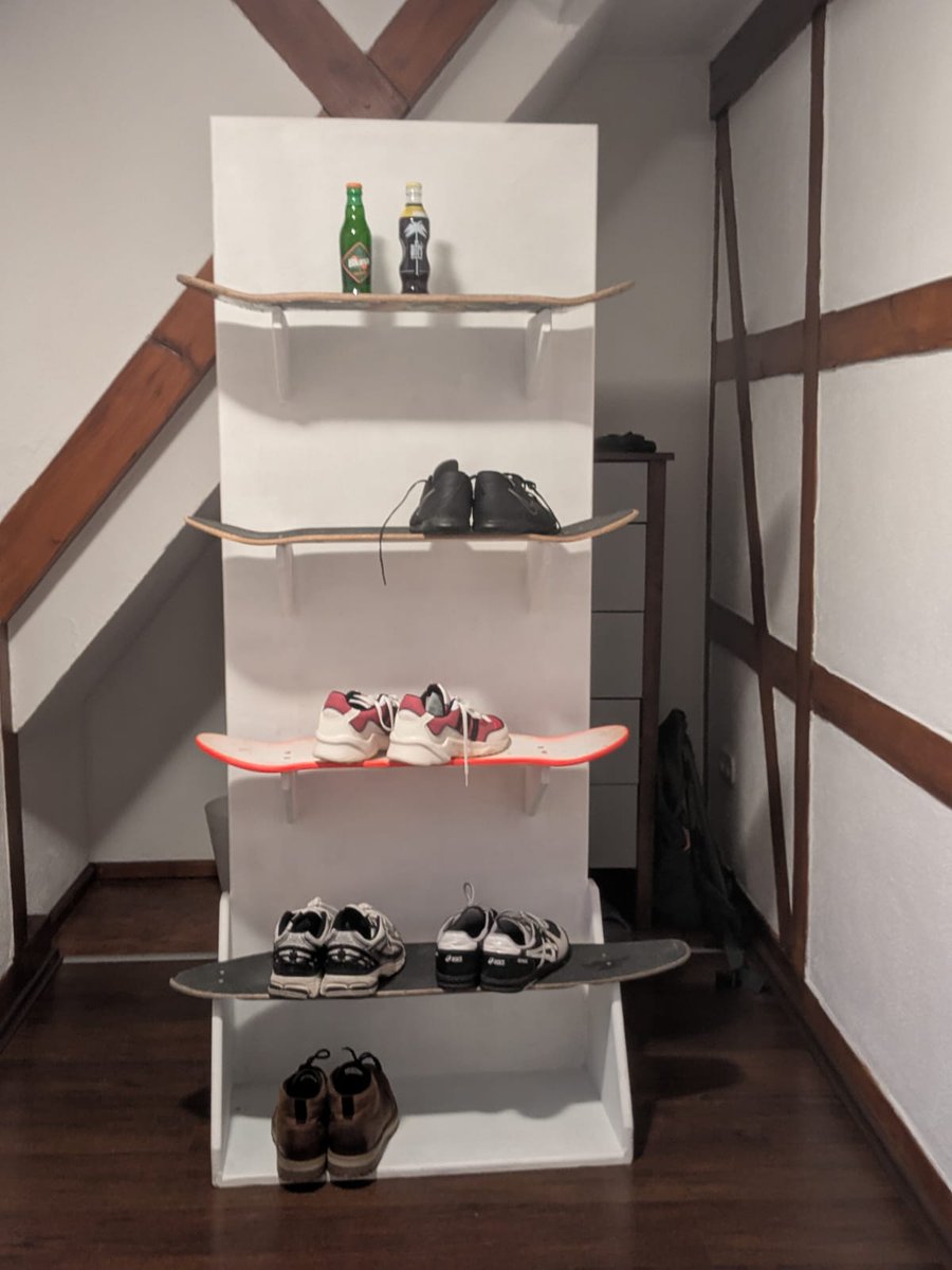 Die Skateboards kaufte ich auf Flohmärkten oder die Jungs vom Recyclinghof legten sie für mich für eine kleine Aufmerksamkeit in die Kaffeekasse zur Seite.
#liebingholzarbeiten