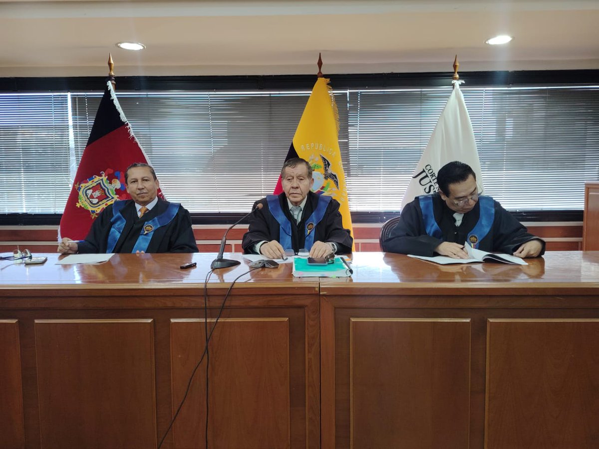 CorteNacional's tweet photo. 🔵#SalaPenalCNJ | Dr. Hernán Barros (ponente), Dr. Olavo Hernández y Dr. Fernando Cantos instalan audiencia. https://t.co/aqa600UK2C