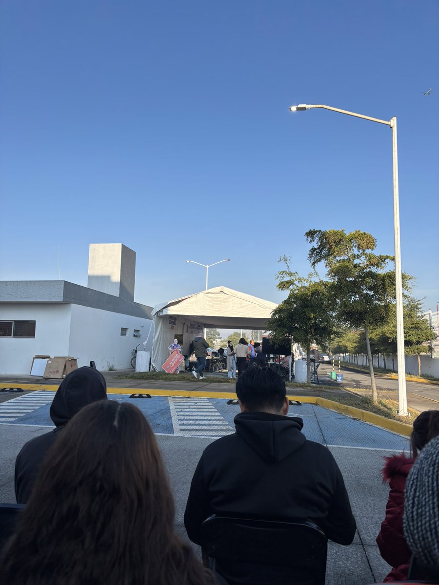 ObleAbgCruz's tweet photo. @Trafico_ZMG @GobTlajomulco  1 hora y Media de retraso en la entrega de las tarjetas Únicas , al “ Estilo Jalisco “ 🤦🏻‍♂️ https://t.co/ITDoQZUh2e