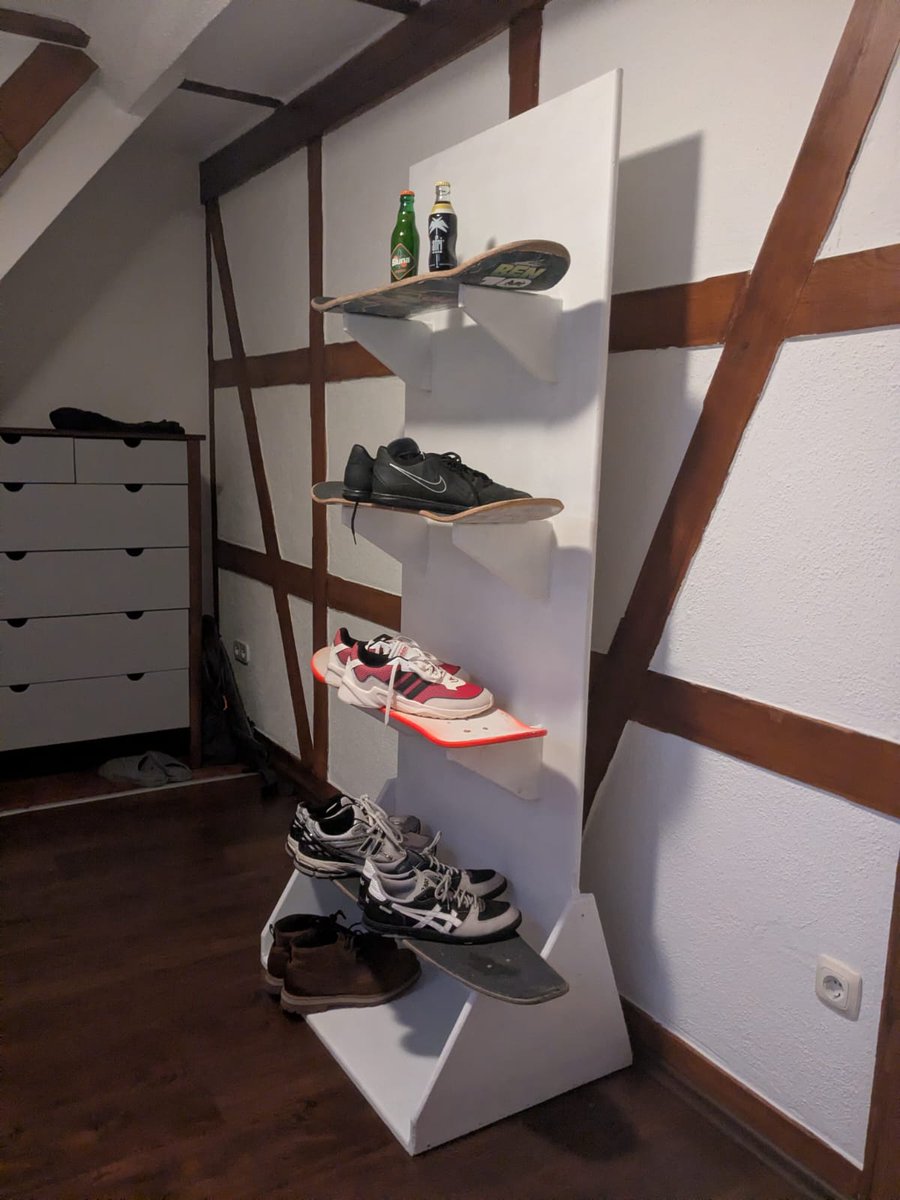 Für meinen Sohn baute ich ein Schuhregal aus Skateboards.
#liebingholzarbeiten