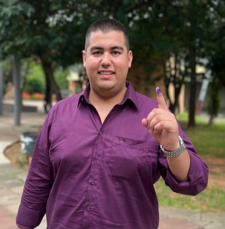 delpynews's tweet photo. ▶️DENUNCIÓ A PRECANDIDATO A INTENDENTE DE YPANÉ POR VIOLENCIA | ​🔴

🛑​Milena Páez, expareja del político Natanael Martínez, publicó imágenes de sus heridas y realizó un fuerte descargo en redes sociales sobre las agresiones. 

"Hoy decido revelar quién realmente sos y toda la pantalla que creaste utilizándome para fingir (...) Viví un infierno al lado de la persona que decía que me amaba (...) Rompemos el patrón o el patrón nos rompe a nosotras”, expresó.

Vía: ABC Color