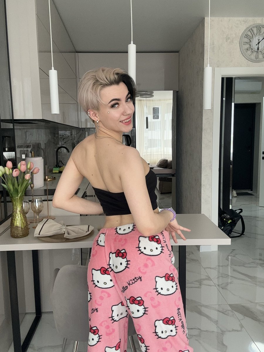 _Rina__Sun_'s tweet photo. Undress me if you can 😝

#onlyfans 
#onlyfansgirl 
#onlyfanspromo
#nsfw
#sextwt
#HelloKitty 
#ass
#naked https://t.co/TQ06vvZj6l