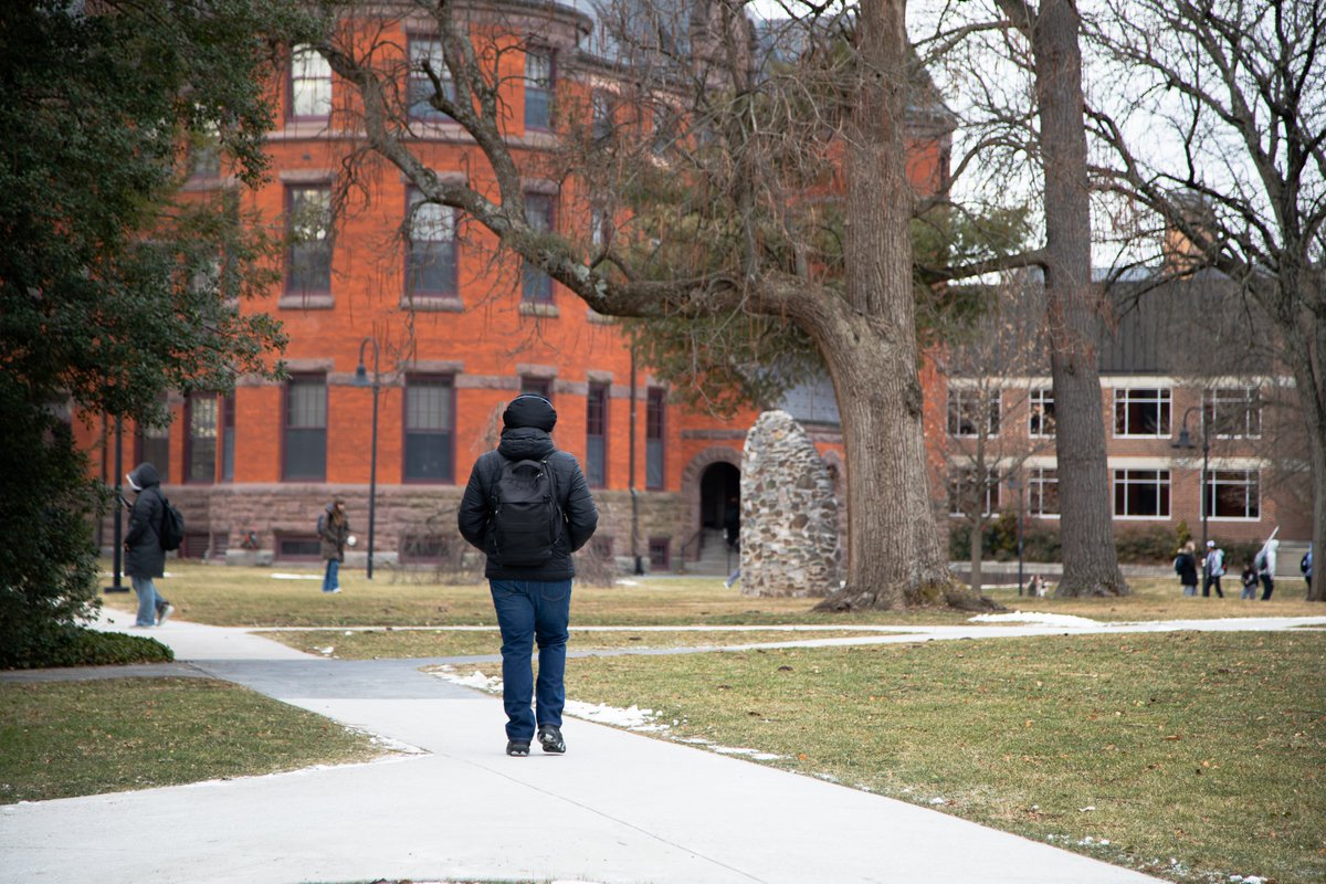 gettysburg's tweet photo. Spring is here… sort of
Bundle up, Gettysburgians! Spring semester is officially underway, and we’re back to see you all #DoGreatWork !

#GettysburgCollege #FDOC #StudentLife https://t.co/rzg1JsAJdv