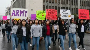 linea_caliente_'s tweet image. #Nacional | Marcha ARMY BTS

Este lunes 19 de enero, fans de BTS marcharán desde Metro Cuauhtémoc rumbo a Profeco (Leona Vicario) para exigir claridad en la venta de boletos, esto en #CDMX. La movilización iniciará a las 9:00 h y podría generar afectaciones viales. 🚧