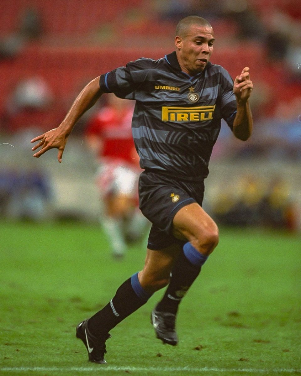 90sfootball's tweet photo. Ronaldo, 1997/98. https://t.co/sU5Lpcm1ZQ