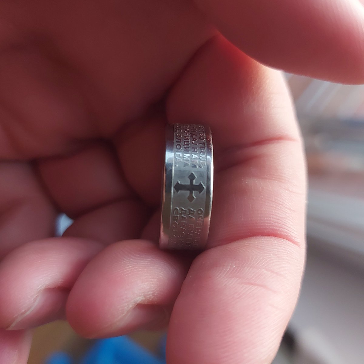 DrDoomOnly's tweet image. Našao sam prsten u parku kod Istočne kapije Beograda. Molim share da dođemo nekako do vlasnika.
@BoraKonj @celava_ti_mama @Tochkonja @UKalisi