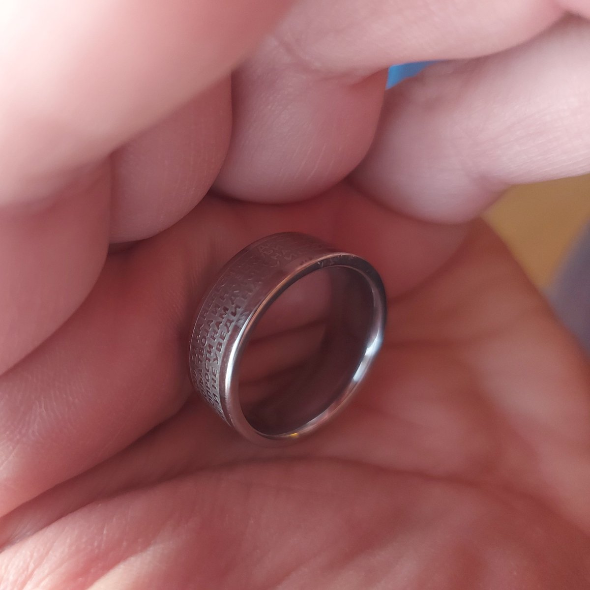 DrDoomOnly's tweet image. Našao sam prsten u parku kod Istočne kapije Beograda. Molim share da dođemo nekako do vlasnika.
@BoraKonj @celava_ti_mama @Tochkonja @UKalisi