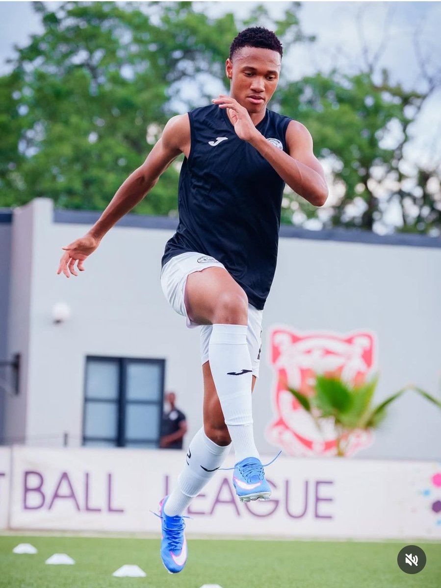 _izodlalaiTv's tweet image. Sima Bobo[20]: RCB✅️

Glamour Boy on Loan: Good Start for Sima Bobo at Mochudi Center Chiefs!

Arriving just 5 days ago, Sima Bobo stepped onto the pitch 2 days later[Saturday] and helped secure a clean sheet and 3 points in his debut match

It’s a great start for the…