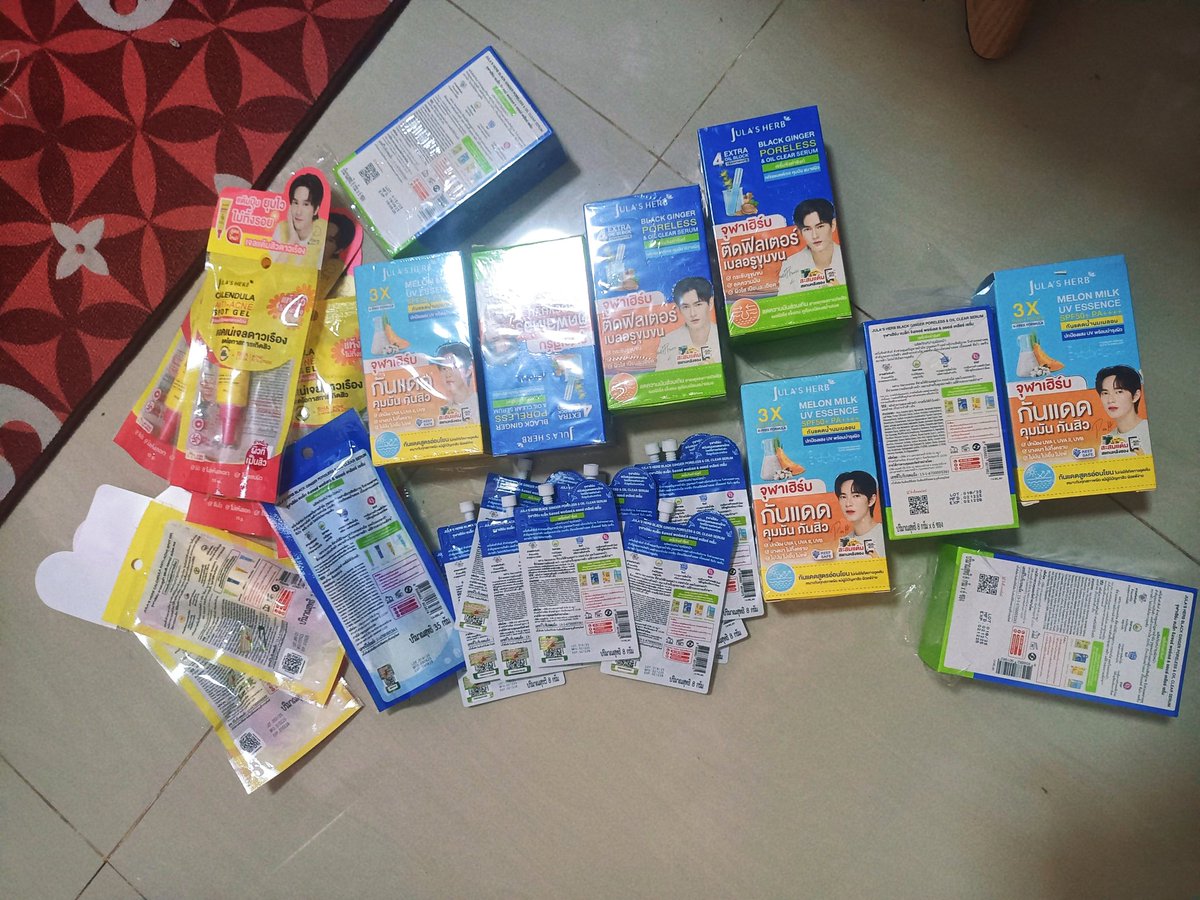 Chin_Tintin's tweet image. คือฉันต้องนั่งแงะสติ๊กเกอร์จริงๆเหรอเนี่ยสติ๊กเกอร์แกะยากมากแค่คิดก็ขี้เกียจแล้ว😮‍💨