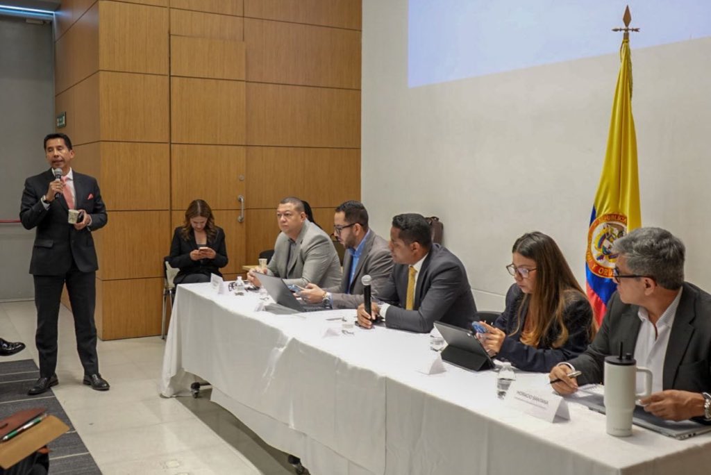 Supervigilancia tweet media