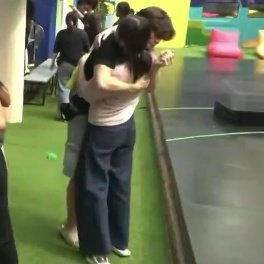 beapotee's tweet photo. the way joaquin & sofia hugged each other🥺🫂 — kamay ni joaquin is giving “yes!! ka group ko ulit siya“ hahahahaha!
#PBBCollab20SixthGroupings
#sofquin https://t.co/ctxdlscInE