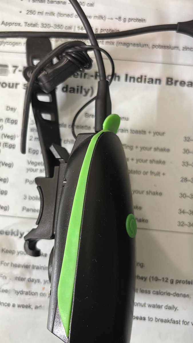 akrshahi's tweet photo. @amazonIN This product deliver to me which is not charging and trying to return , seeing no chat option or contact to customer care . It’s really harassing experience . Getting link after link but none of them taking to customer care . All automated policy and tracing page . https://t.co/nZAD1cs40Y