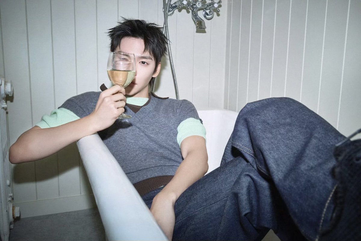 mengseoki's tweet photo. this is my favorite eunseok comeback look if anyone cares https://t.co/PW8w4He512