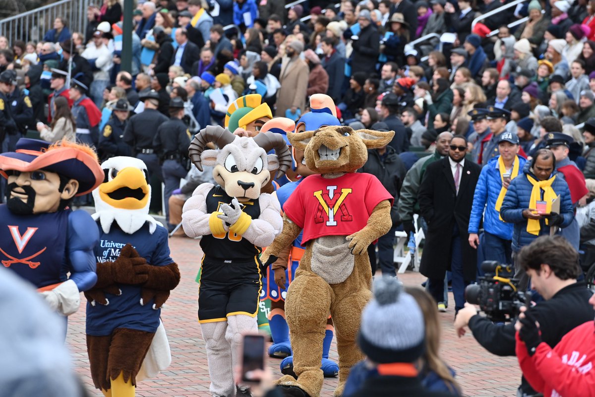 VMI1839's tweet photo. The Corps marched proud at Gov. Abigail Spanberger’s inaugural parade in Richmond this weekend, and Moe did too.
#VMI #CorpsOfCadets #MoeTheMascot #VMITraditions #OneCorps https://t.co/YpVdNibxnW