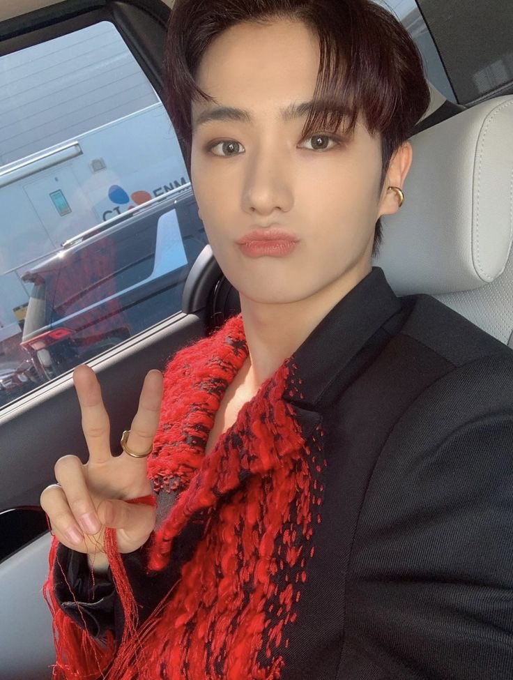 hyunjaesprite's tweet photo. GETTING READY             TO MAKE HISTORY https://t.co/dGdkiJkfSf