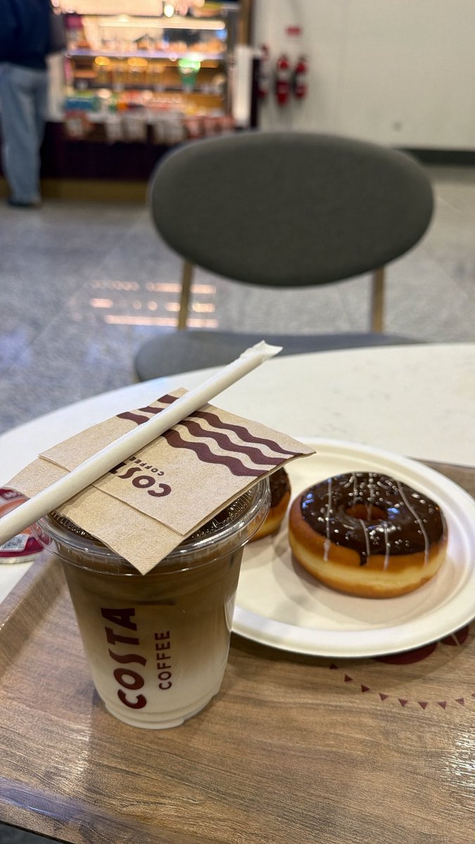 4xvec's tweet image. عجبني كوستا على اني جربت فطوره بالجامعه حلو اول مره اجرب قهوته والدونات مبدئياً كذا حلوووو