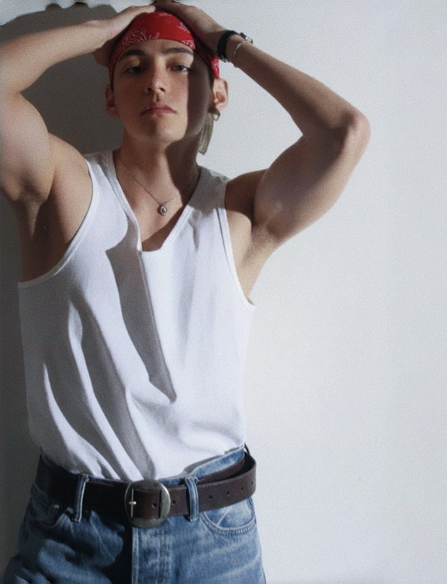 TheePopCore's tweet image. Taehyung serves serious looks and has everyone losing their minds over his new photobook photos.