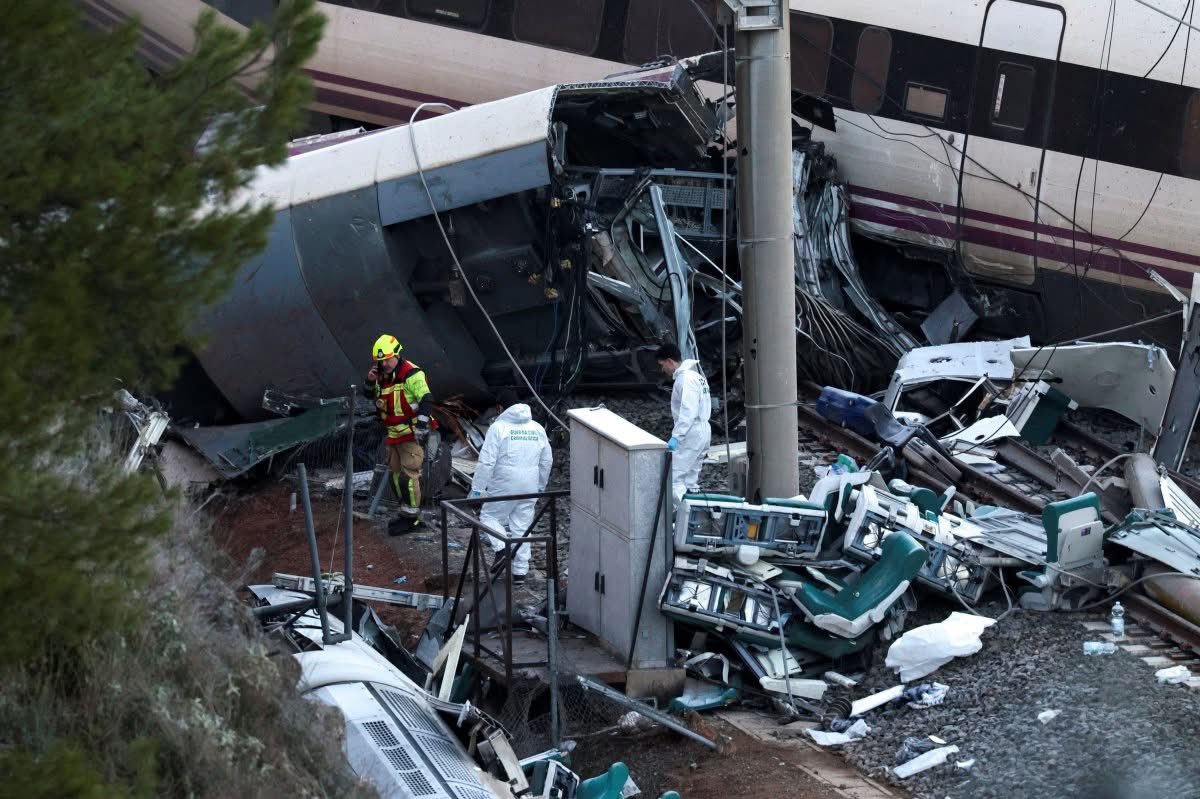 Equityoyo's tweet image. JUST IN: Deadly high-speed train collision in Spain kills dozens