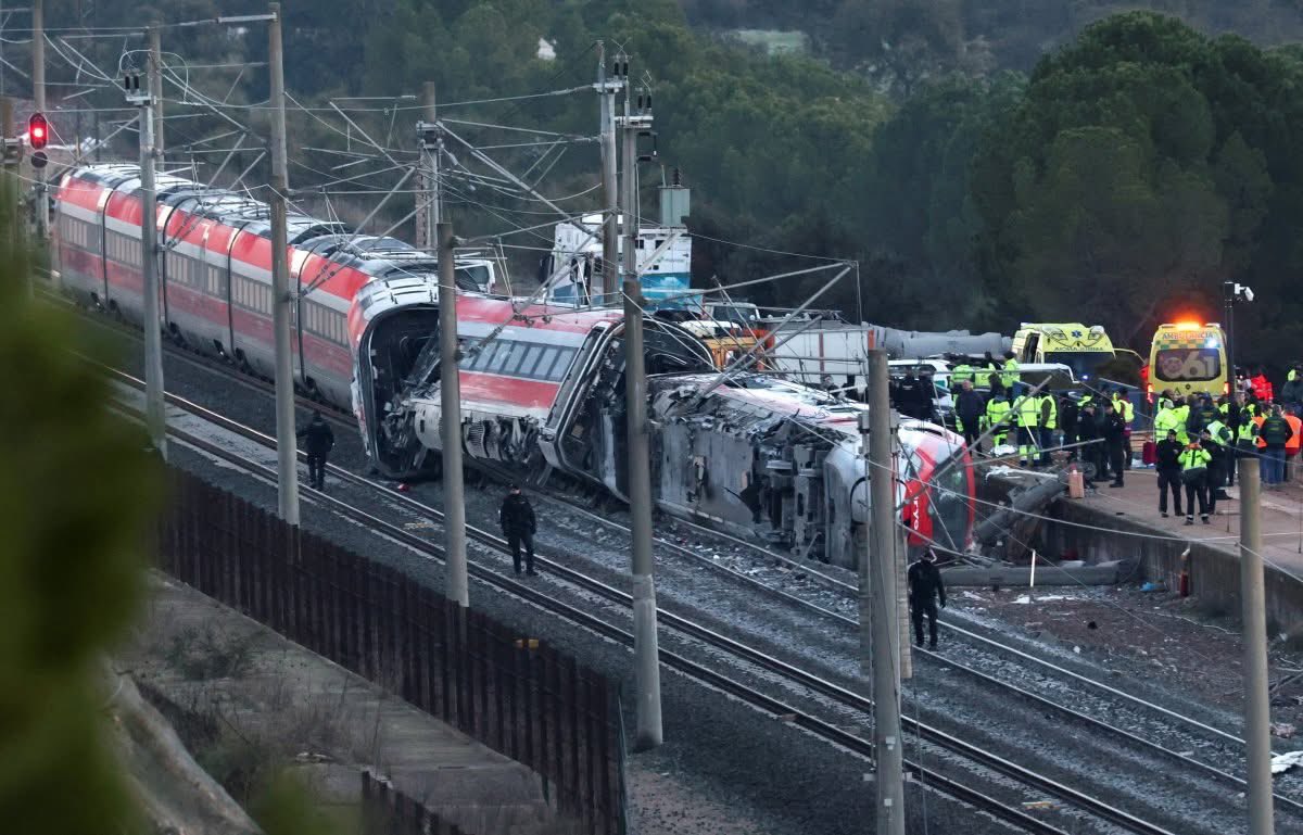 Equityoyo's tweet image. JUST IN: Deadly high-speed train collision in Spain kills dozens