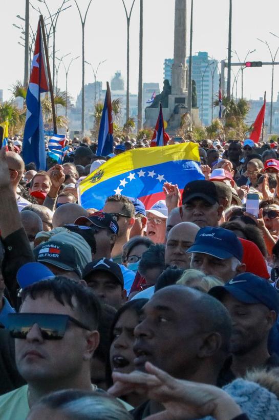 "Al pueblo nuestro lo podrán desaparecer de la faz de la Tierra, lo que no podrán jamás es vencerlo; porque nuestro pueblo con su razón, con su heroísmo, con su dignidad, con su vergüenza y con su grandeza es un pueblo invencible..."
 #100AñosConFidel
#CubaEsCoraje
#CubaEstáFirme