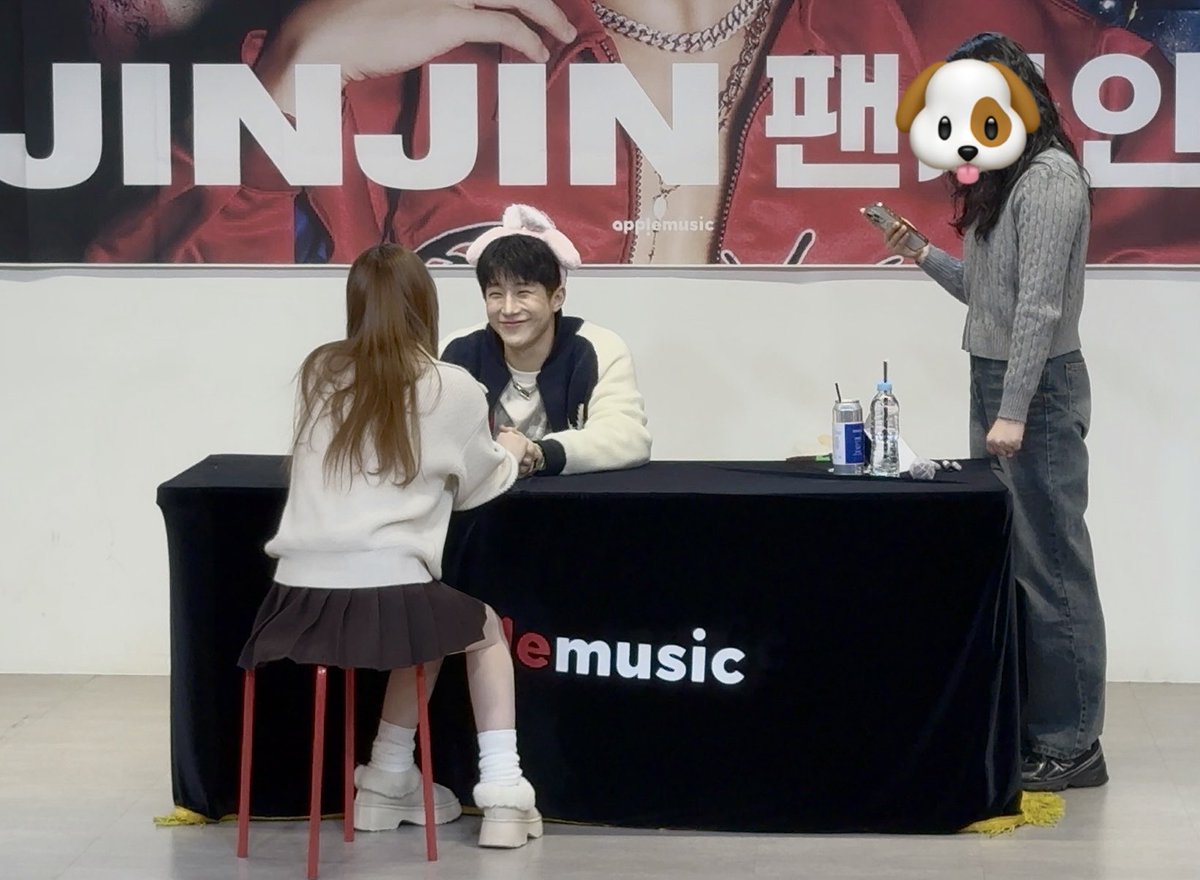 hr_ast43's tweet photo. 20260117 애플뮤직

じぬおっぱの第一声
다이어트 했지??

前回より−4キロしか変わってないのに気づいちゃう天才😭😭

気づいてもらえて嬉しいオタク😭😭

#아스트로 #진진 #ASTRO #JINJIN https://t.co/VAzqAGjBA3