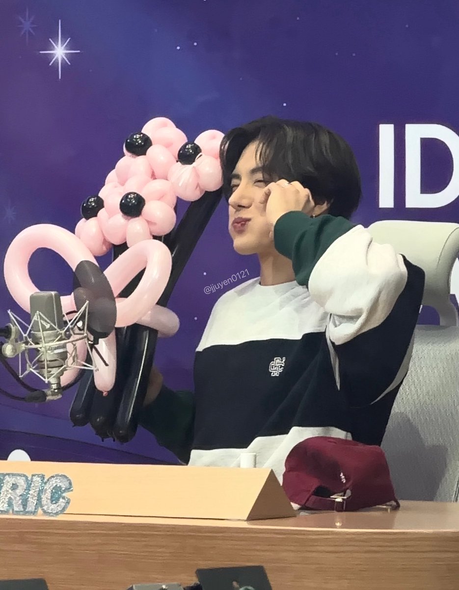 jjuyen0121's tweet photo. 260119 아돌라 더보이즈 에릭 돌랑네컷
#아돌라 #더보이즈 #THEBOYZ #에릭 #EIRC 

영재야 아이돌라디오 1주년 축하해🎉 https://t.co/a7jGBflxzF