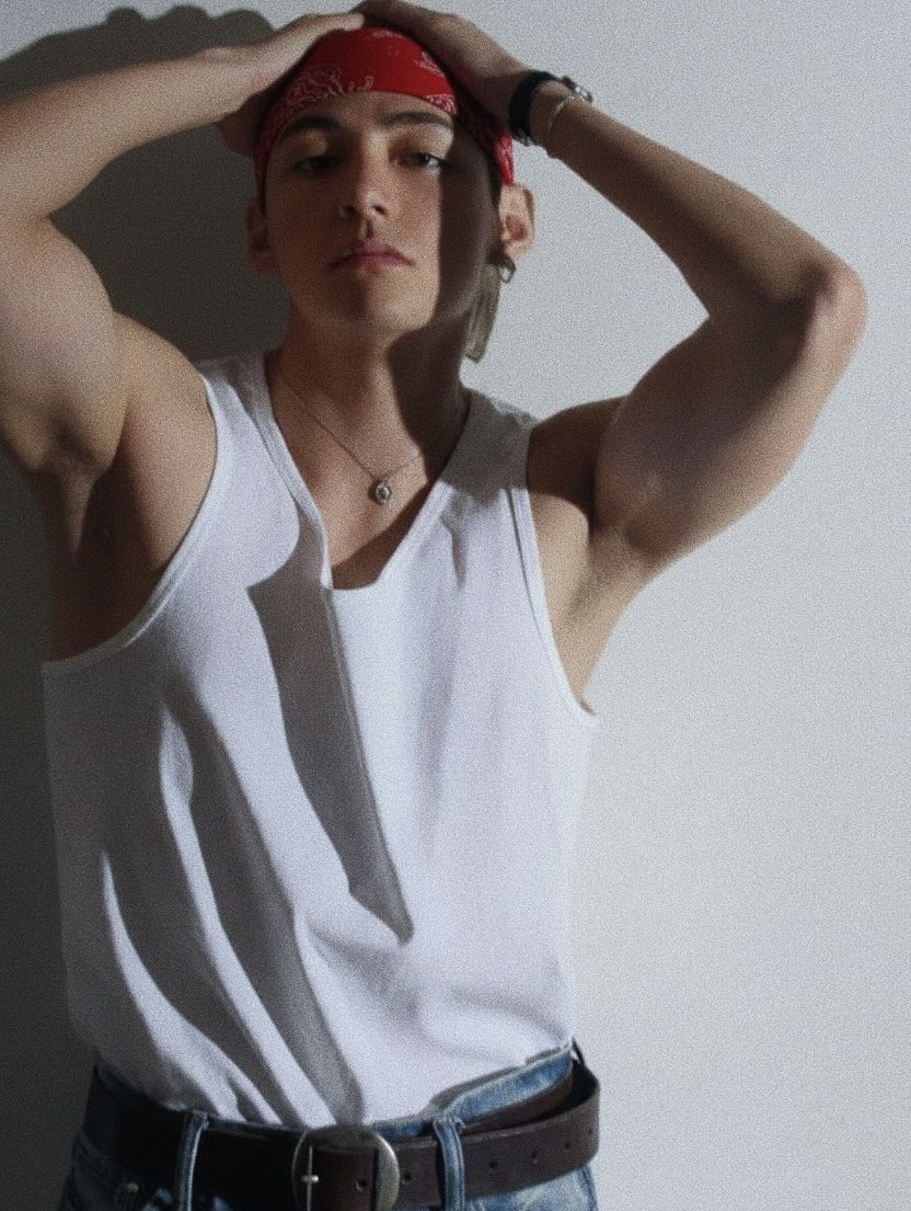 thvhigh's tweet image. ? homem louco senhor