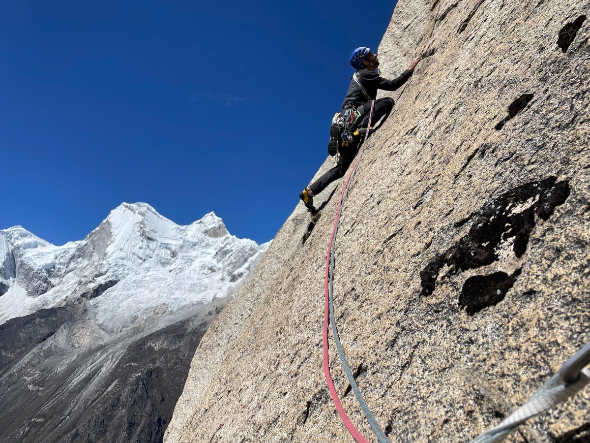 ultzamako's tweet image. 23 enero
Larraintzar
19:00
 Castellano y euskera
 DE ETXAURI A PERÚ (Ander Uría y Urko Zabala)
30 días escalando por la Cordillera Blanca peruana.  La charla será acompañada con diapositivas y vídeos.